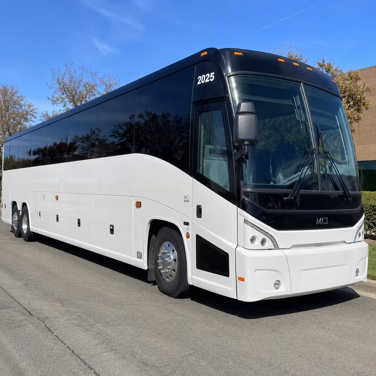 airport transfer shuttles to and from flint bishop international airport
